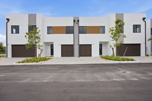 Townhouse in Pompano Beach, Broward County