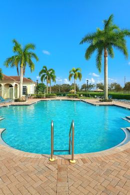 Residential complexes in Boynton Beach, Palm Beach