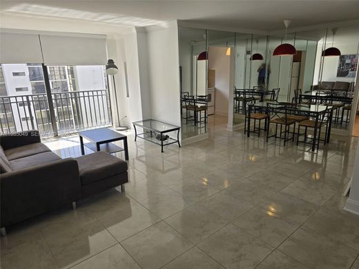 Complexes résidentiels à Sunny Isles Beach, Comté de Miami-Dade