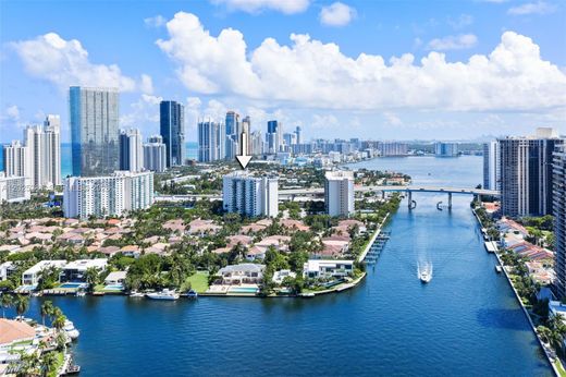 Complexes résidentiels à Sunny Isles Beach, Comté de Miami-Dade