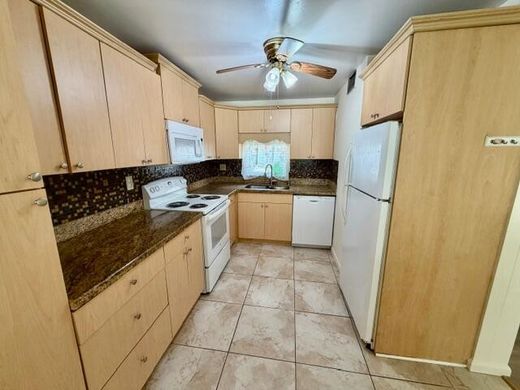 Residential complexes in Pembroke Pines, Broward County