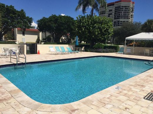 Residential complexes in West Palm Beach, Palm Beach