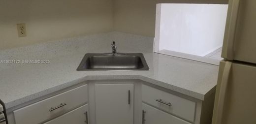 ‏בניין ב  מיאמי, Miami-Dade County