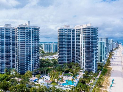 Residential complexes in Fort Lauderdale, Broward County
