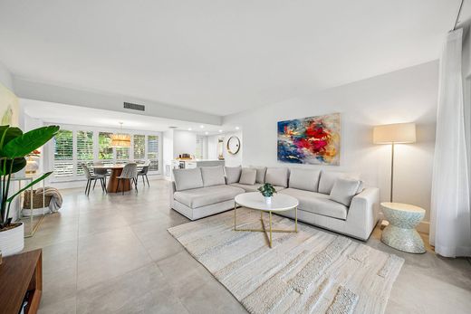 Residential complexes in Boynton Beach, Palm Beach