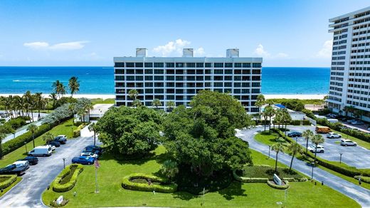 Residential complexes in Boca Raton, Palm Beach