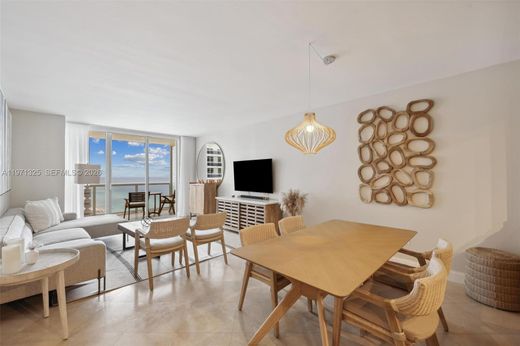 Residential complexes in Hallandale, Broward County