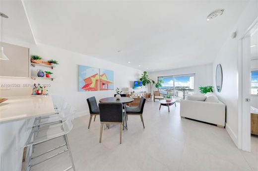 Miami Beach, Miami-Dade Countyのアパートメント・コンプレックス