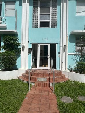 Residential complexes in Miami Beach, Miami-Dade