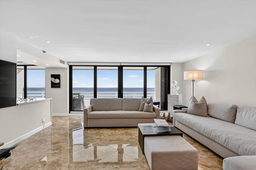 Residential complexes in Boca Raton, Palm Beach