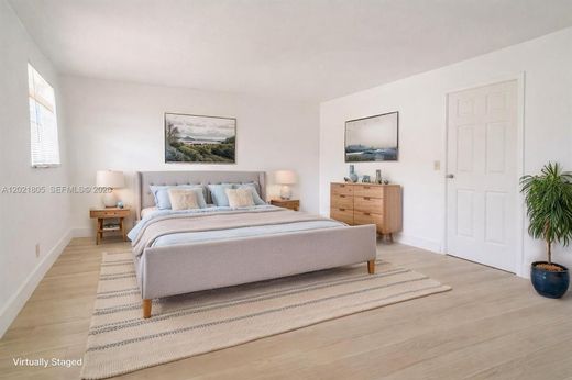 Residential complexes in Fort Lauderdale, Broward County