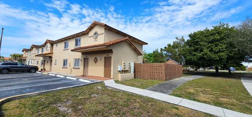 Complesso residenziale a Hialeah, Miami-Dade County
