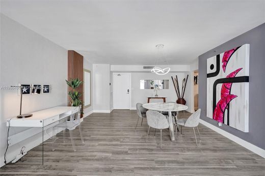 Kamienica w Surfside, Miami-Dade County