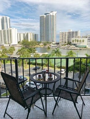 Residential complexes in Hallandale, Broward County