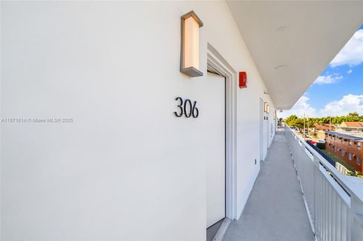 ‏בניין ב  מיאמי, Miami-Dade County