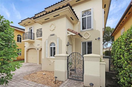 Villa - South Miami Heights, Miami-Dade County