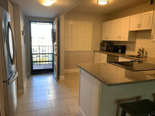 Residential complexes in Lake Worth, Palm Beach