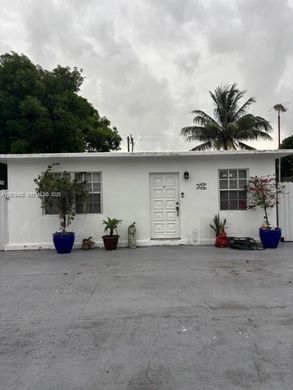 Βίλα σε Hialeah, Miami-Dade County