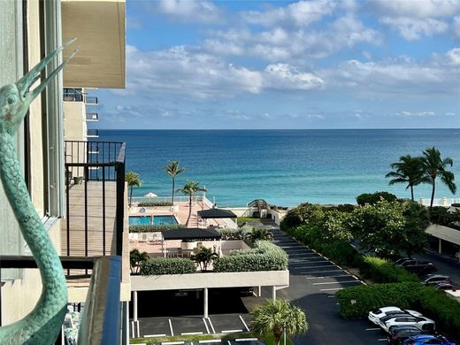 Residential complexes in Palm Beach, Florida