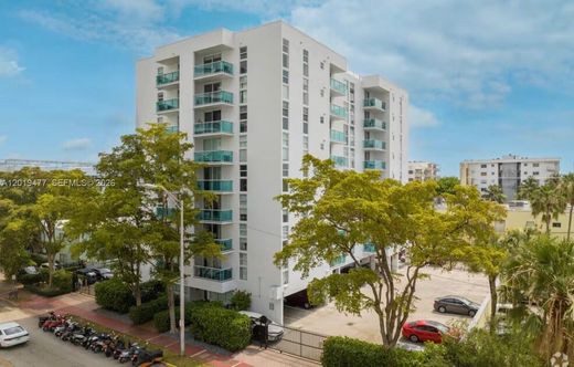 Residential complexes in Miami Beach, Miami-Dade
