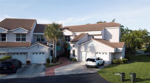 Residential complexes in Pembroke Pines, Broward County