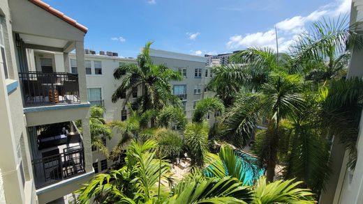 Residential complexes in Fort Lauderdale, Broward County