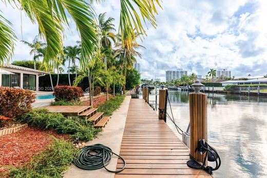 Villa in Hallandale, Broward County