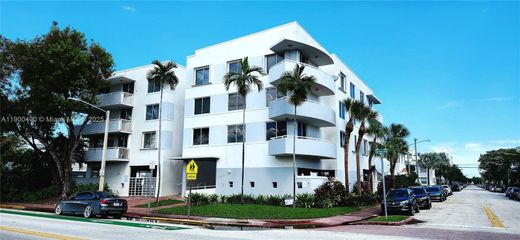 Residential complexes in Miami Beach, Miami-Dade