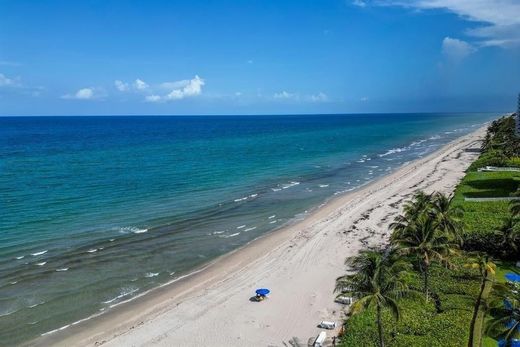 Residential complexes in Highland Beach, Palm Beach
