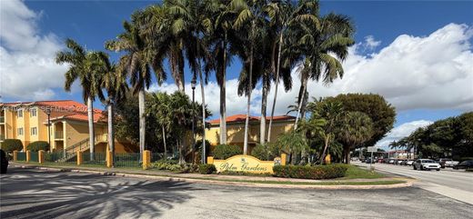 Doral, Miami-Dade Countyのアパートメント・コンプレックス