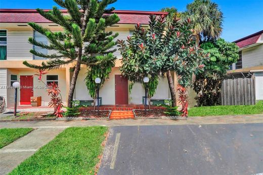 Townhouse in Hollywood, Broward County