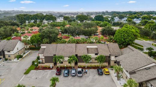 Residential complexes in Wellington, Palm Beach