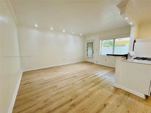 Residential complexes in Miami Beach, Miami-Dade