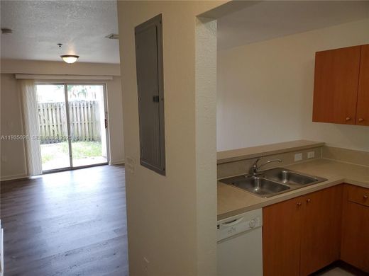 Townhouse in Opa-locka North  (historical), Miami-Dade