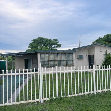 Villa a Opa-locka North  (historical), Miami-Dade County