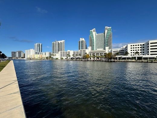 Residential complexes in Hallandale, Broward County