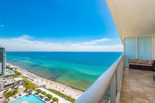 Residential complexes in Hallandale, Broward County