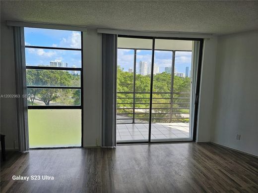 Residential complexes in Aventura, Miami-Dade