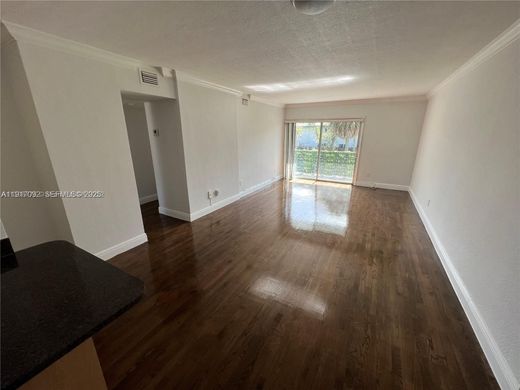 Residential complexes in North Miami Beach, Miami-Dade