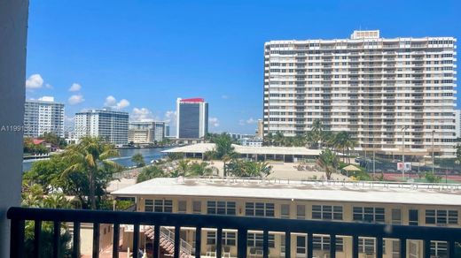 Wohnkomplexe in Hallandale Beach, Broward County