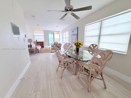 Residential complexes in Miami Beach, Miami-Dade