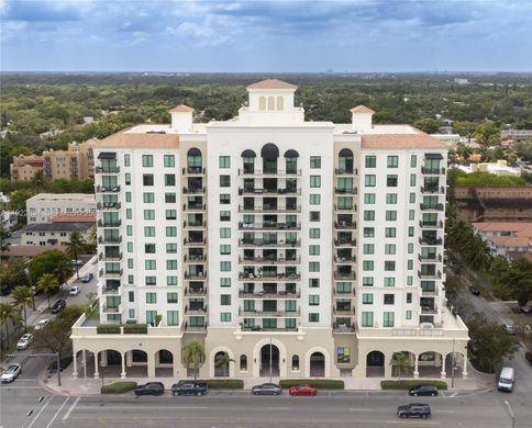 Residential complexes in Coral Gables, Miami-Dade
