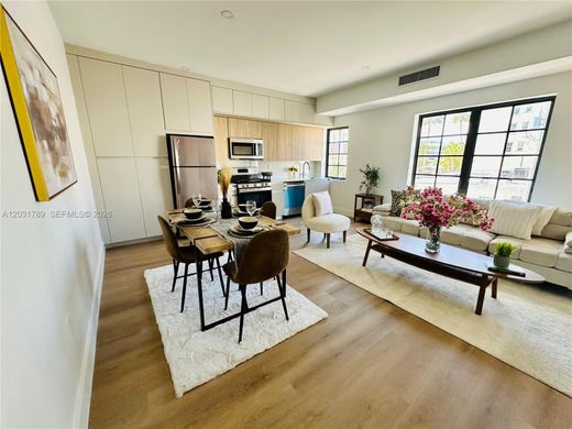 Residential complexes in Miami Beach, Miami-Dade