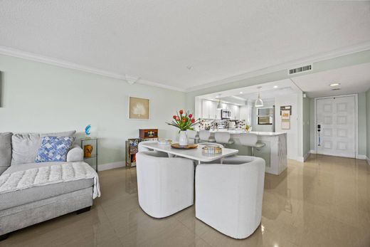 Residential complexes in Palm Beach Gardens, Palm Beach