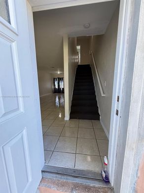 تاون هاوس ﻓﻲ Miami Shores, Miami-Dade County