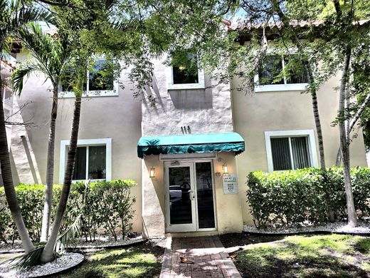 Residential complexes in Coral Gables, Miami-Dade