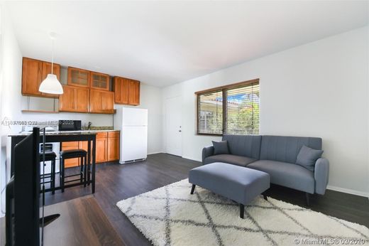 Residential complexes in Miami Beach, Miami-Dade