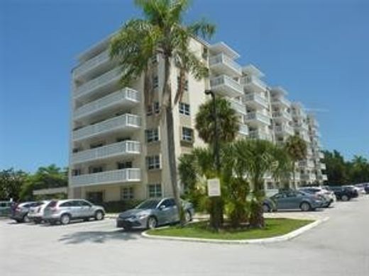 Residential complexes in Oakland Park, Broward County