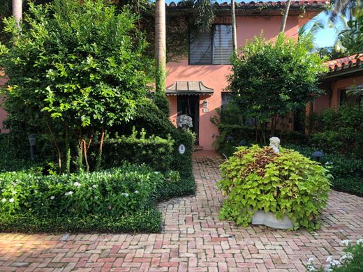 Residential complexes in Palm Beach, Florida