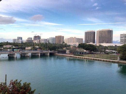 ‏בניין ב  Bay Harbor Islands, Miami-Dade County